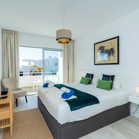 Al-1713 - - Alcazaba Lagoon