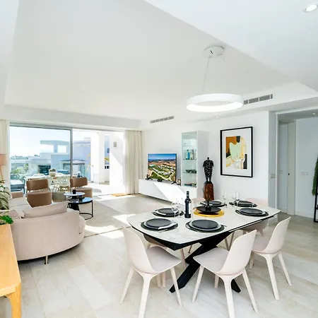 Al-1713 - - Alcazaba Lagoon *