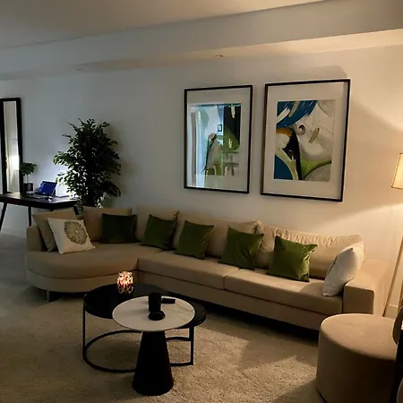 Al-1713 - - Alcazaba Lagoon Estepona