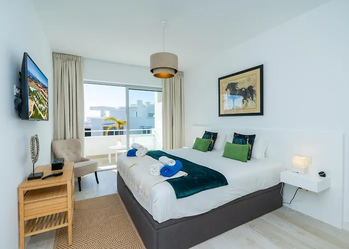 Al-1713 - - Alcazaba Lagoon