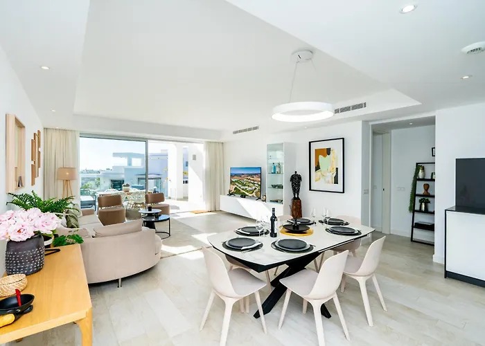 Al-1713 - - Alcazaba Lagoon *